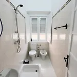 Soar Home Guest House L Entrecampos 1 L Stylish Stay 1 Min To Metro & 5 Min To Campo Grande Park Rum i privatbostad