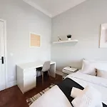 Homestay Soar Home Guest House L Entrecampos 1 L Stylish Stay 1 Min To Metro & 5 Min To Campo Grande Park Lisbon