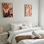 Homestay Soar Home Guest House L Entrecampos 1 L Stylish Stay 1 Min To Metro & 5 Min To Campo Grande Park Lisbon