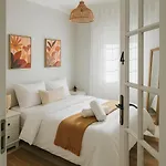 Homestay szállás Soar Home Guest House L Entrecampos 1 L Stylish Stay 1 Min To Metro & 5 Min To Campo Grande Park