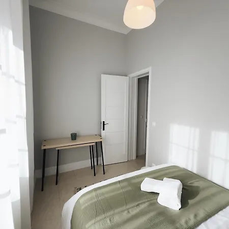 Entrecampos 1 L Stylish 1 Min To Metro & 5 Min To Campo Grande Park 民宿 *