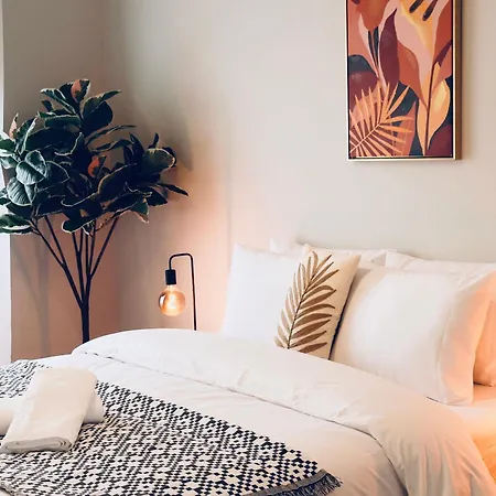 Entrecampos 1 L Stylish 1 Min To Metro & 5 Min To Campo Grande Park 民宿 Lisboa