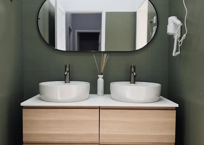 Soar L Entrecampos 1 L Stylish 1 Min To Metro & 5 Min To Campo Grande Park Kwatera prywatna *